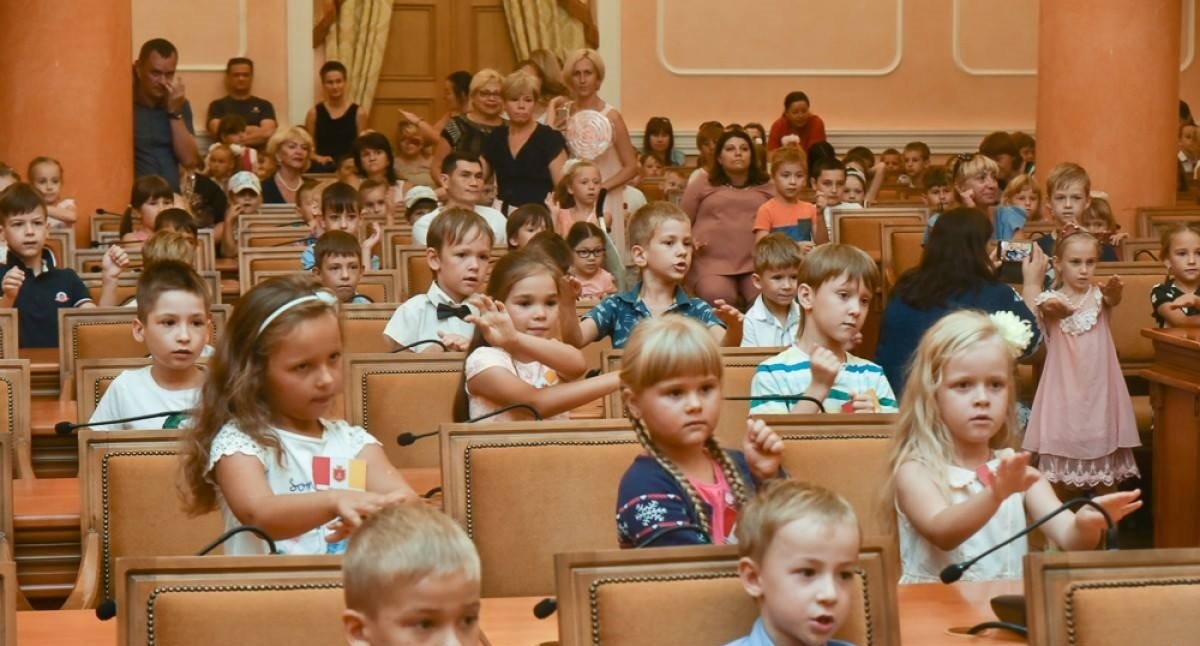 Первоклассники Приморского района получили в подарок рюкзаки с канцелярскими принадлежностями. 0 (0)