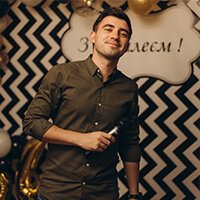 Ведущий Александр Бондарь Ведущий Александр Бондарь